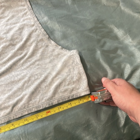 Lululemon NWOT Muscle Love Crop Tank Tough Grey Size 6 - Picture 7 of 9